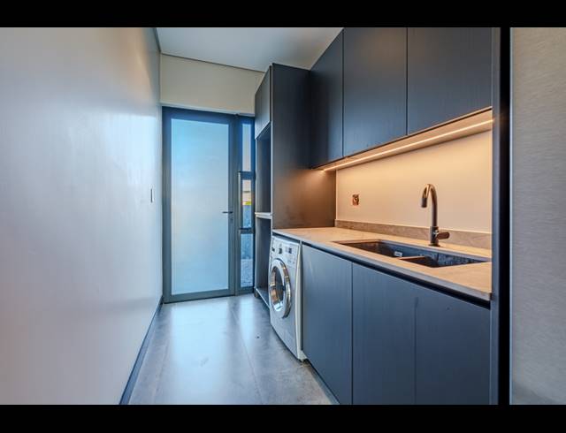 4 BEDROOM FREEHOLD TO LET IN SEATON ESTATE